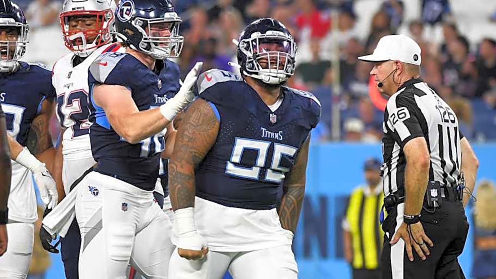 Patriots Sign Former Titans DT
