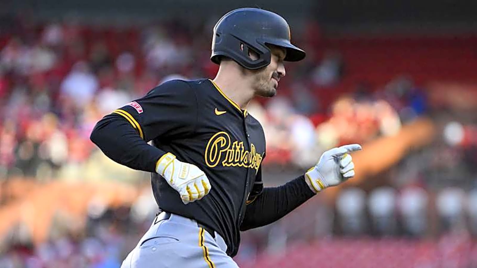 Pirates&#39; Bryan Reynolds Honors Young Fan with Home Run