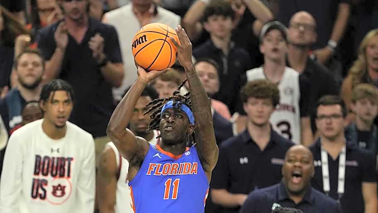 Aberdeen, Alexis Enter NCAA Transfer Portal