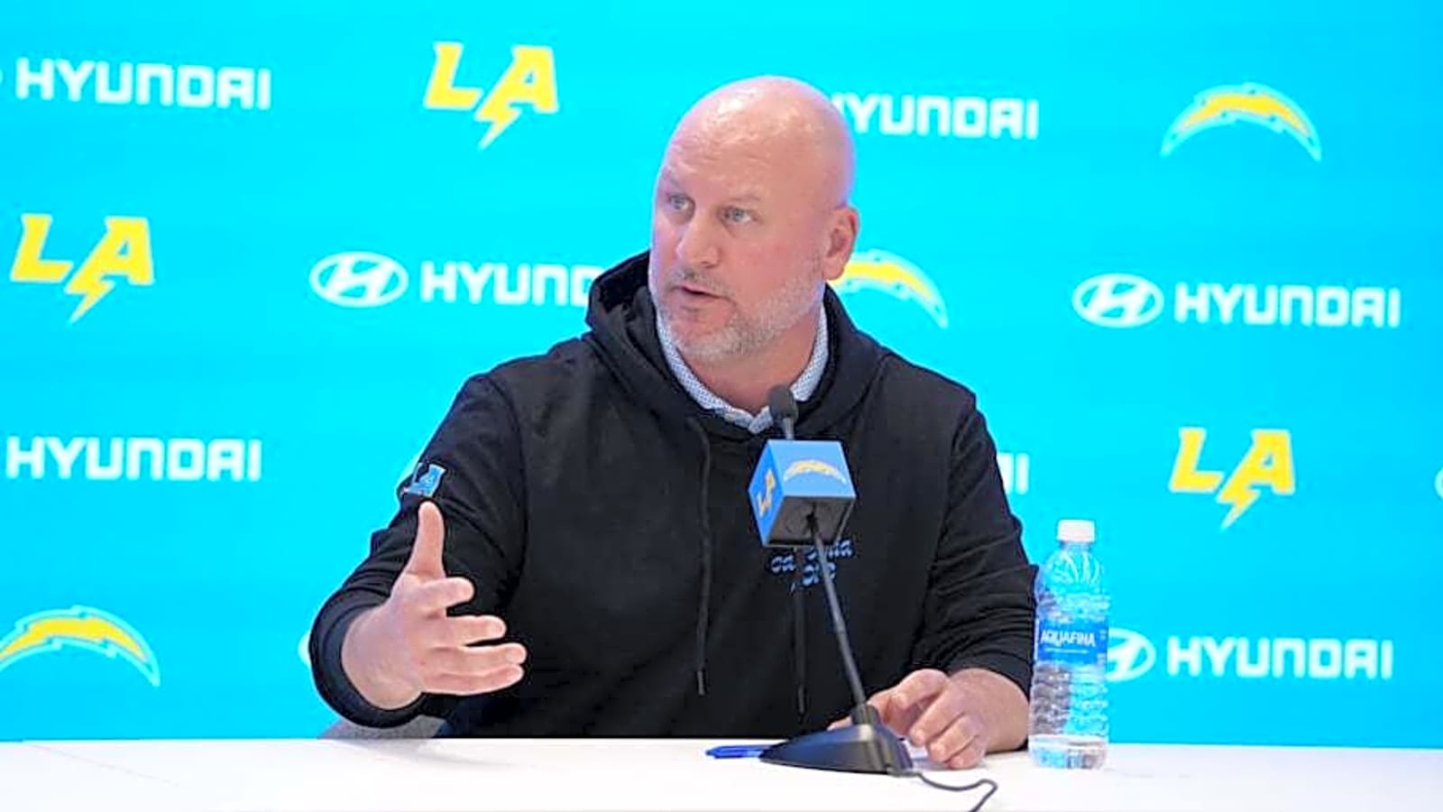 Chargers were entertaining trade offers before Omarion Hampton pick