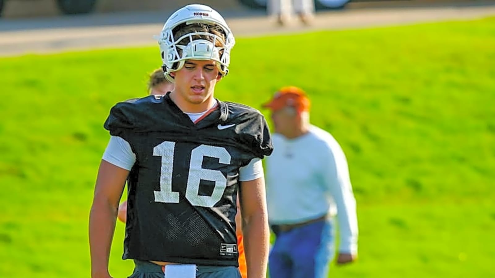 Arch Manning&#39;s Loyalty to Texas Longhorns Praised By Heisman Trophy  Front Runner