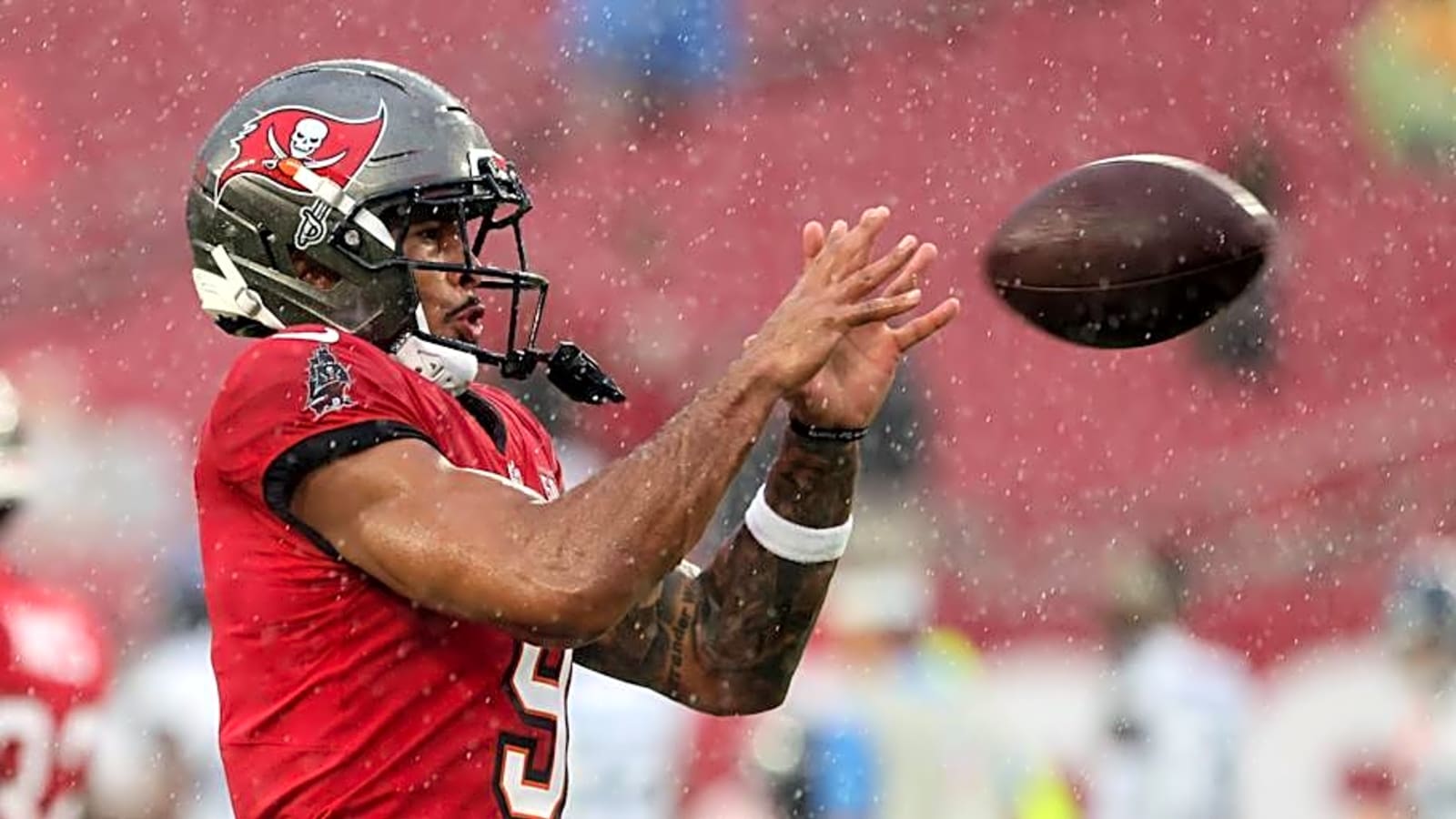 Buccaneers WR Emeka Egbuka catches first NFL TD in impressive fashion vs. Steelers