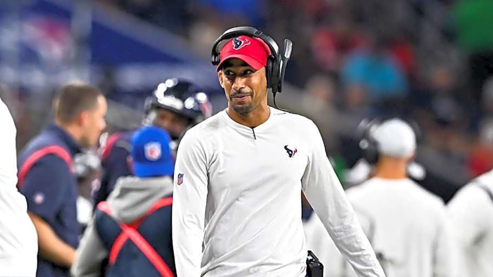 Texans Assistant Passes on DC Job, Signs Extension
