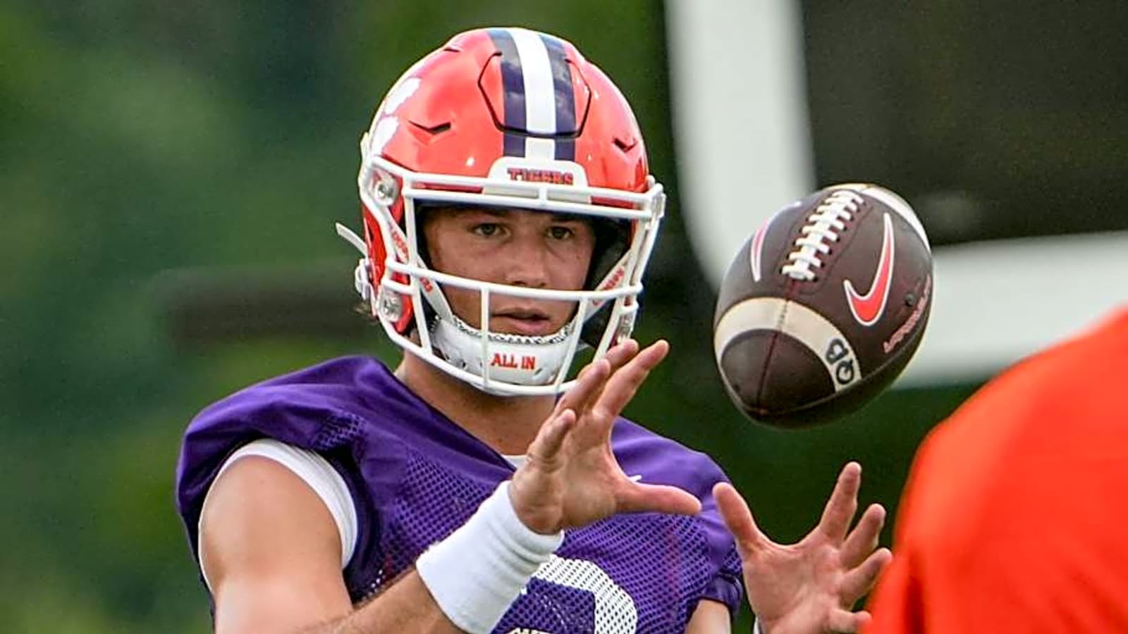 ESPN&#39;s Kirk Herbstreit Reveals His No. 1 Quarterback in the Nation