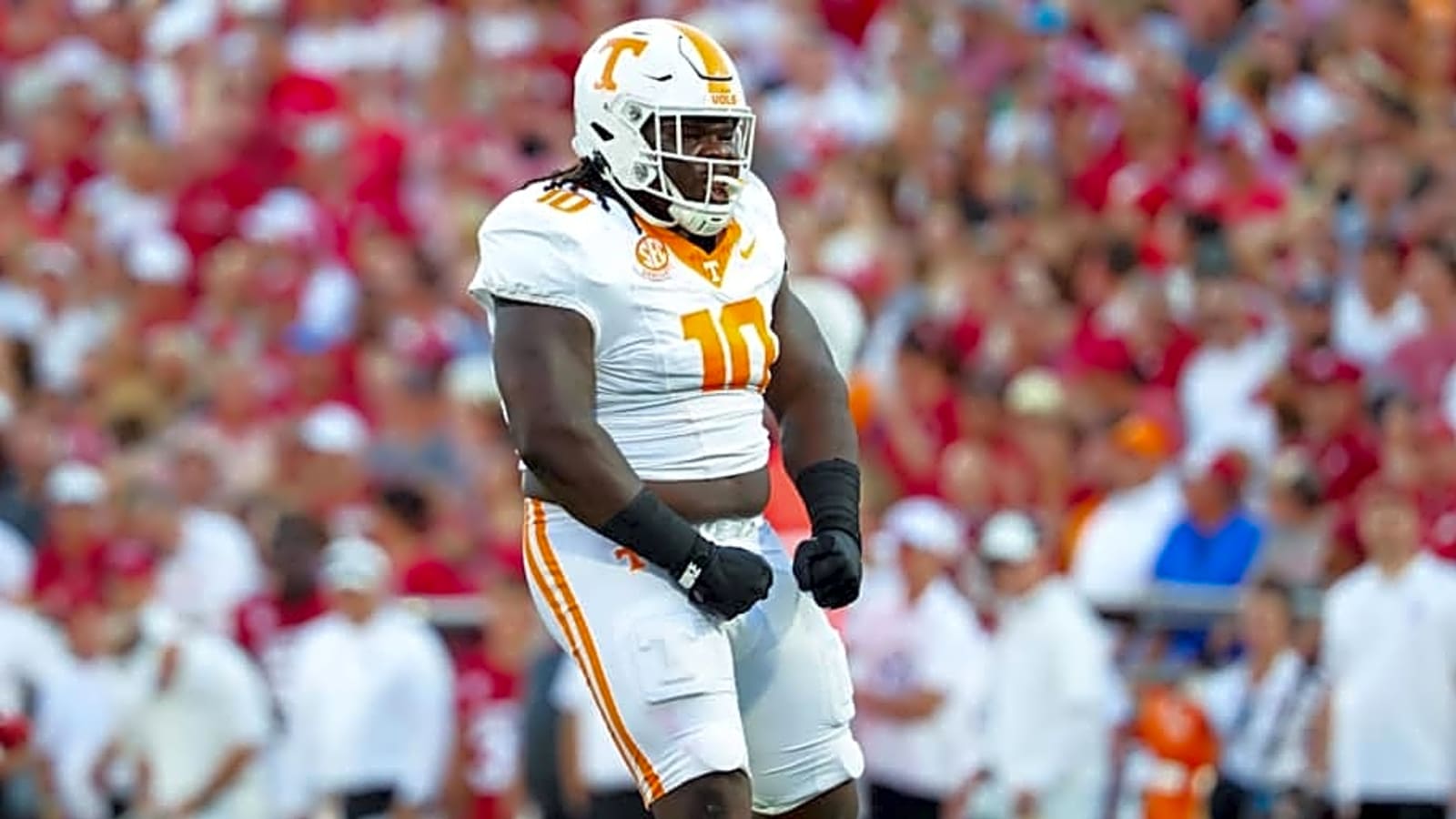Tennessee&#39;s Elijah Simmons Labeled One of the Biggest Sleepers for 2025 NFL Draft