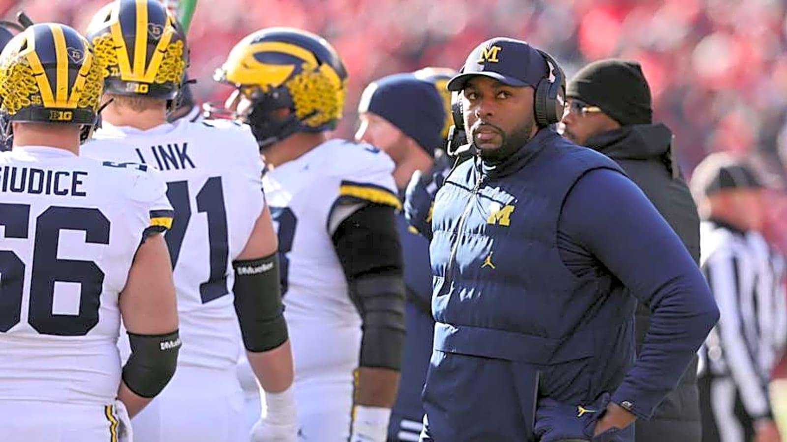 Top Texas prospect sets commitment date, Michigan football right in the mix