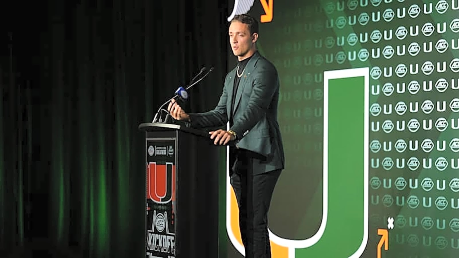 Miami&#39;s OC Shannon Dawson Highlights How Hard Carson Beck is on Himself