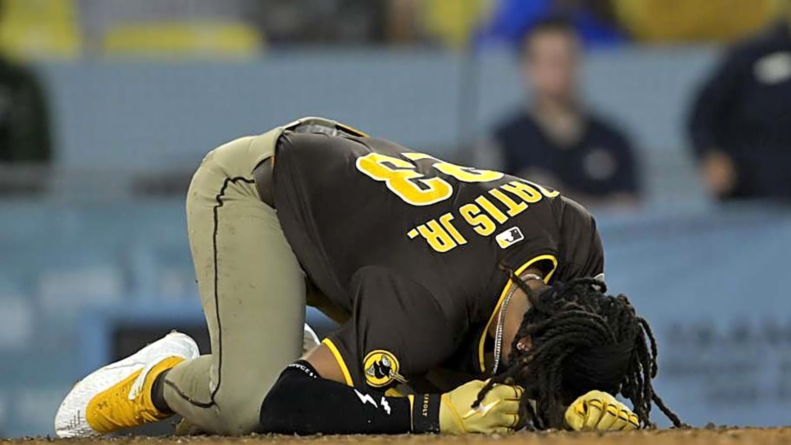 Padres’ Fernando Tatis Has 3-Word Response to Dodgers Hit By Pitch