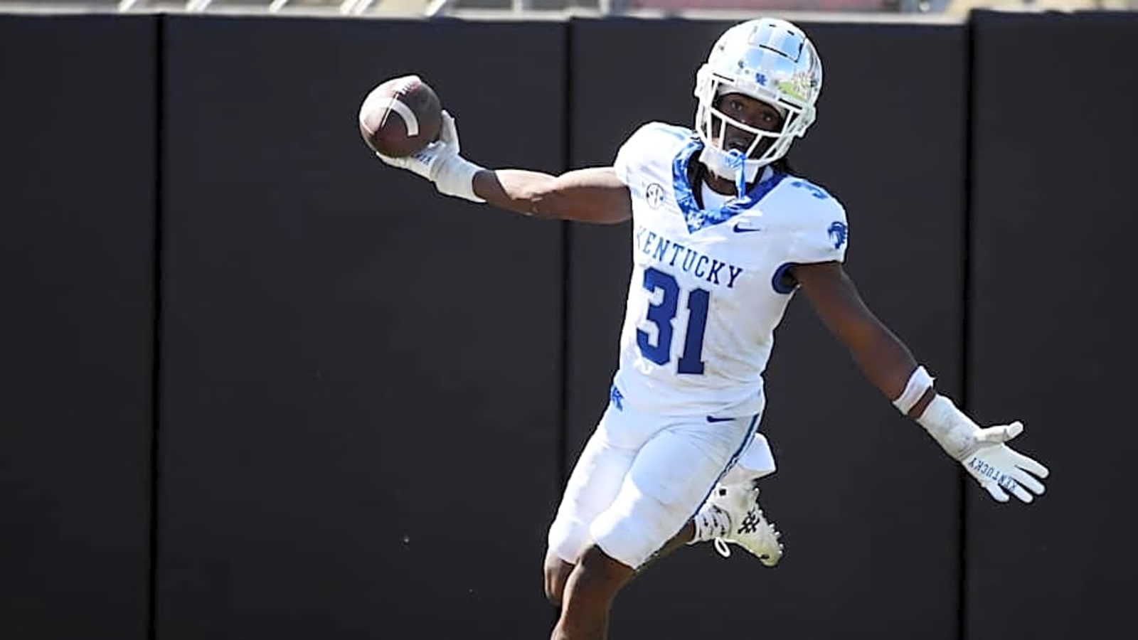 NFL team source: Bills&#39; first-round draft pick has better CB tape than Travis Hunter