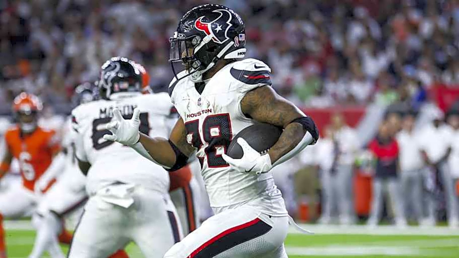 Doctor Expresses Serious Concern for Houston Texans&#39; Pro Bowl Weapon