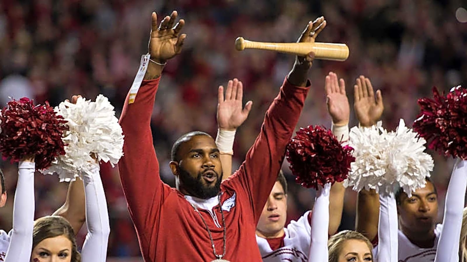 Arkansas honors McFadden’s No. 5 jersey in way to keep legacy alive