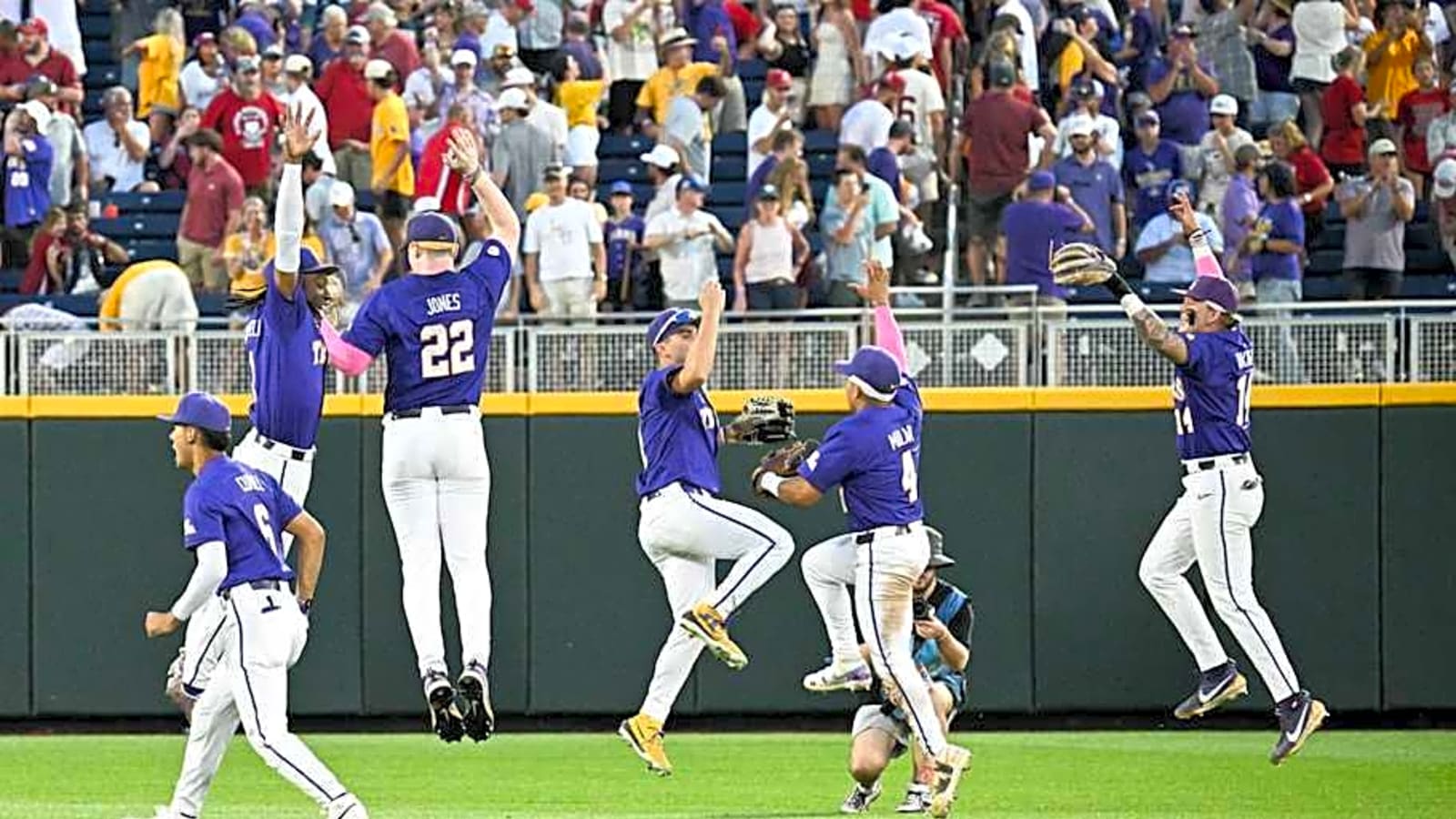LSU Dominates Arkansas 4-1 On Second Day of College World Series