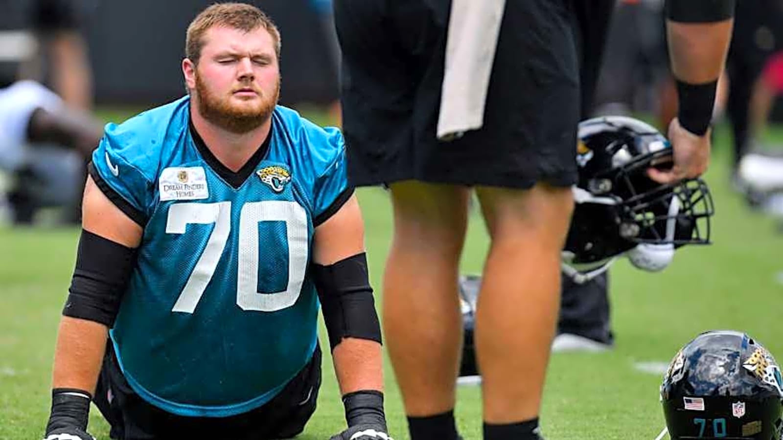  Jaguars Retain Versatile Offensive Tackle