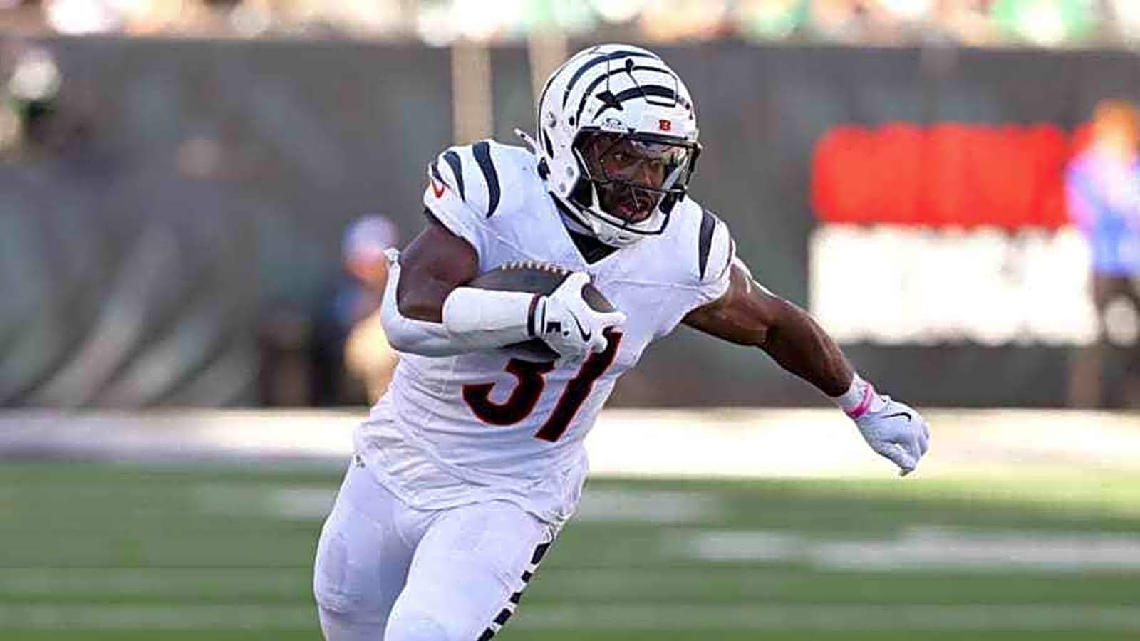  Zack Moss Agrees to Re-Worked Deal, Will Play for Cincinnati Bengals in 2025