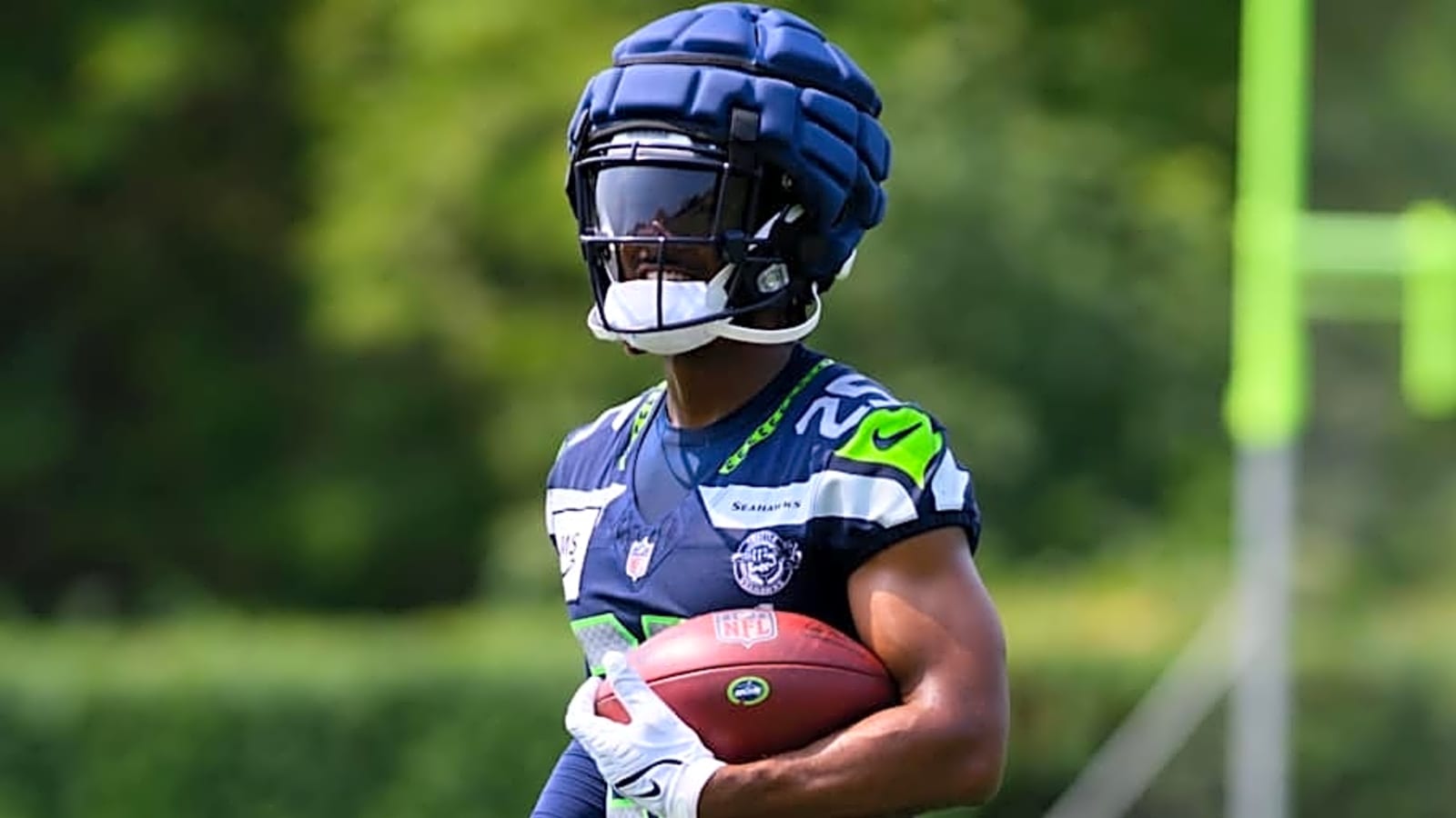 Kenny McIntosh injury swings door open for 2 promising Seahawks rushers