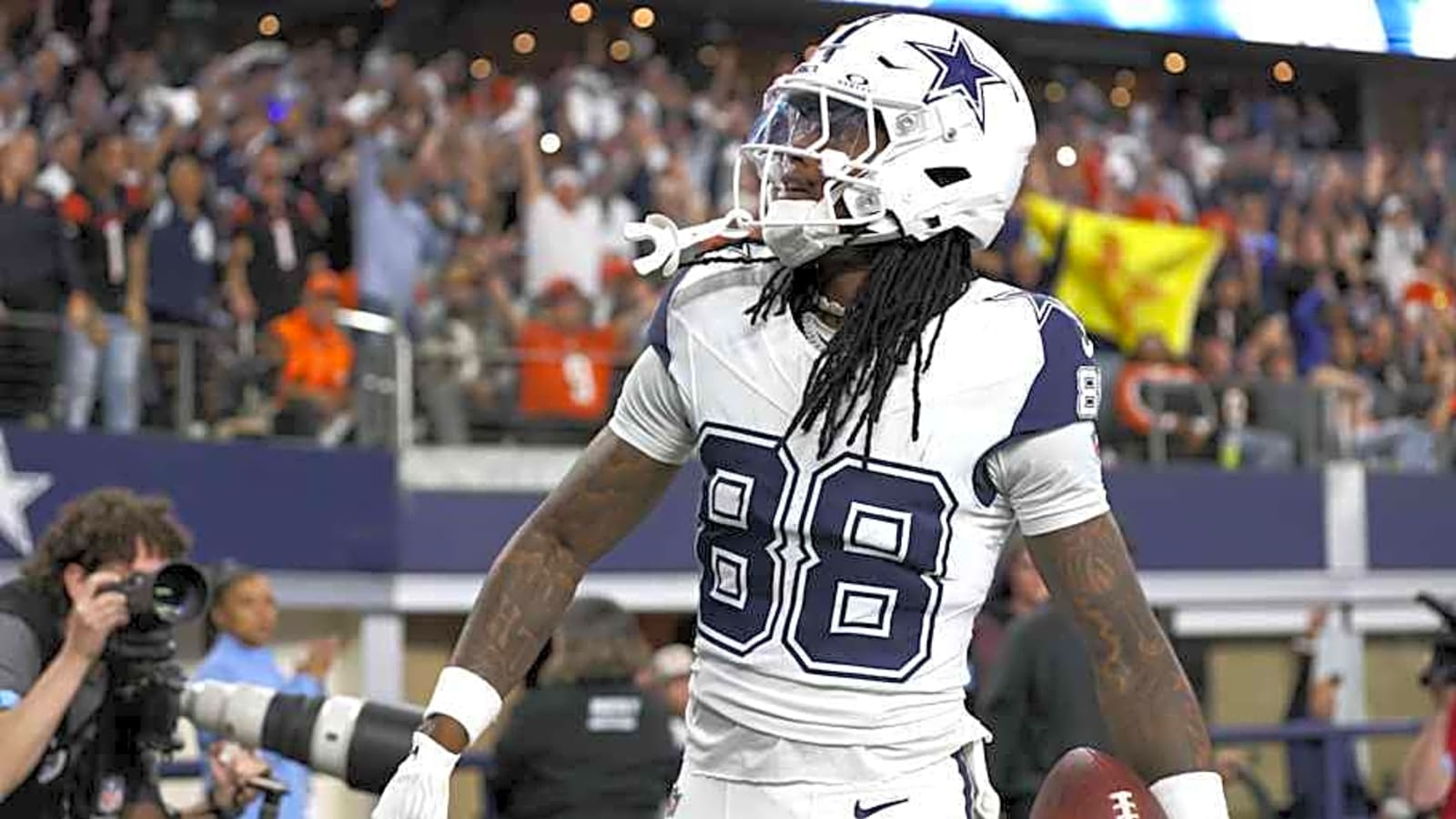 Cowboys’ WR CeeDee Lamb discusses the legacy of wearing No. 88