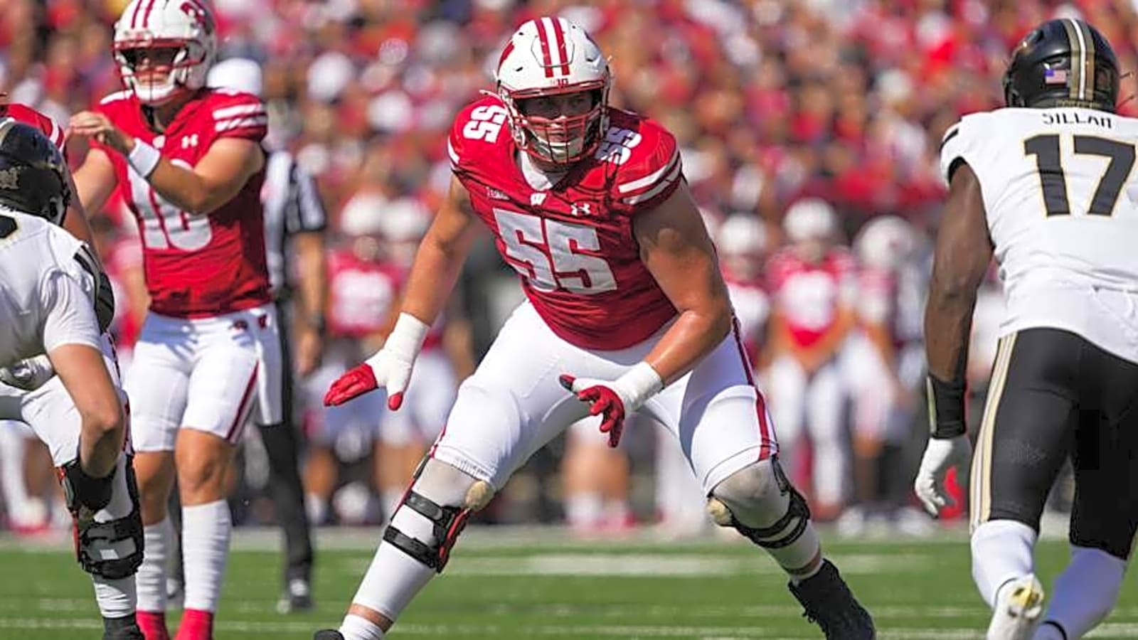 Kevin Heywood Outlines How Eric Mateos 'Lit a spark' in Badgers' Offensive Line
