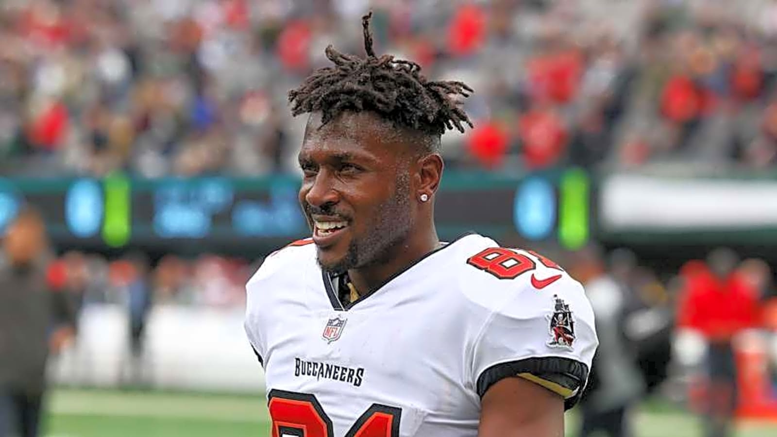 Ex-Bucs WR Antonio Brown reportedly leaves country amid attempted murder warrant