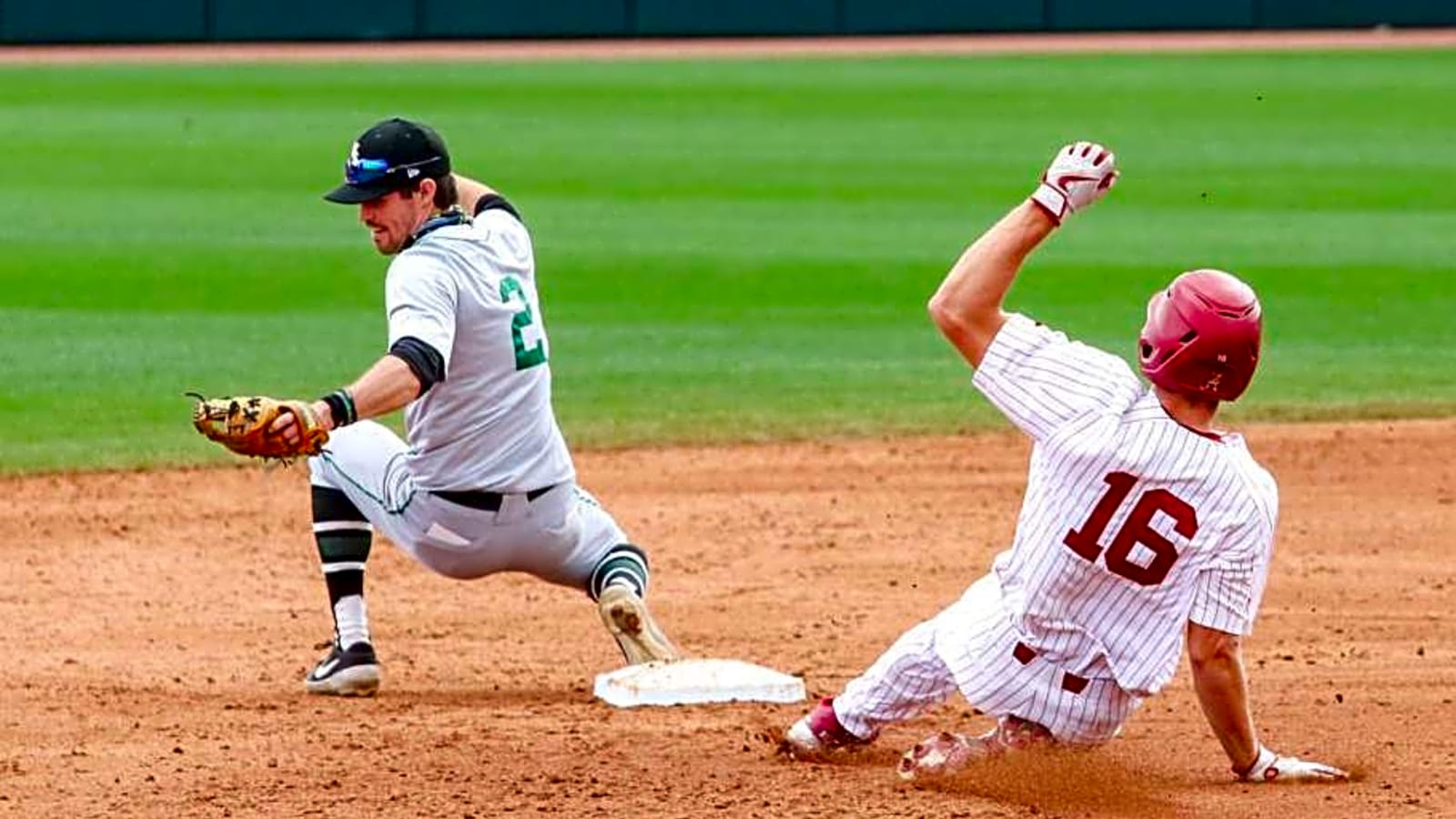 Padres Sign Former NL West Rival Infielder