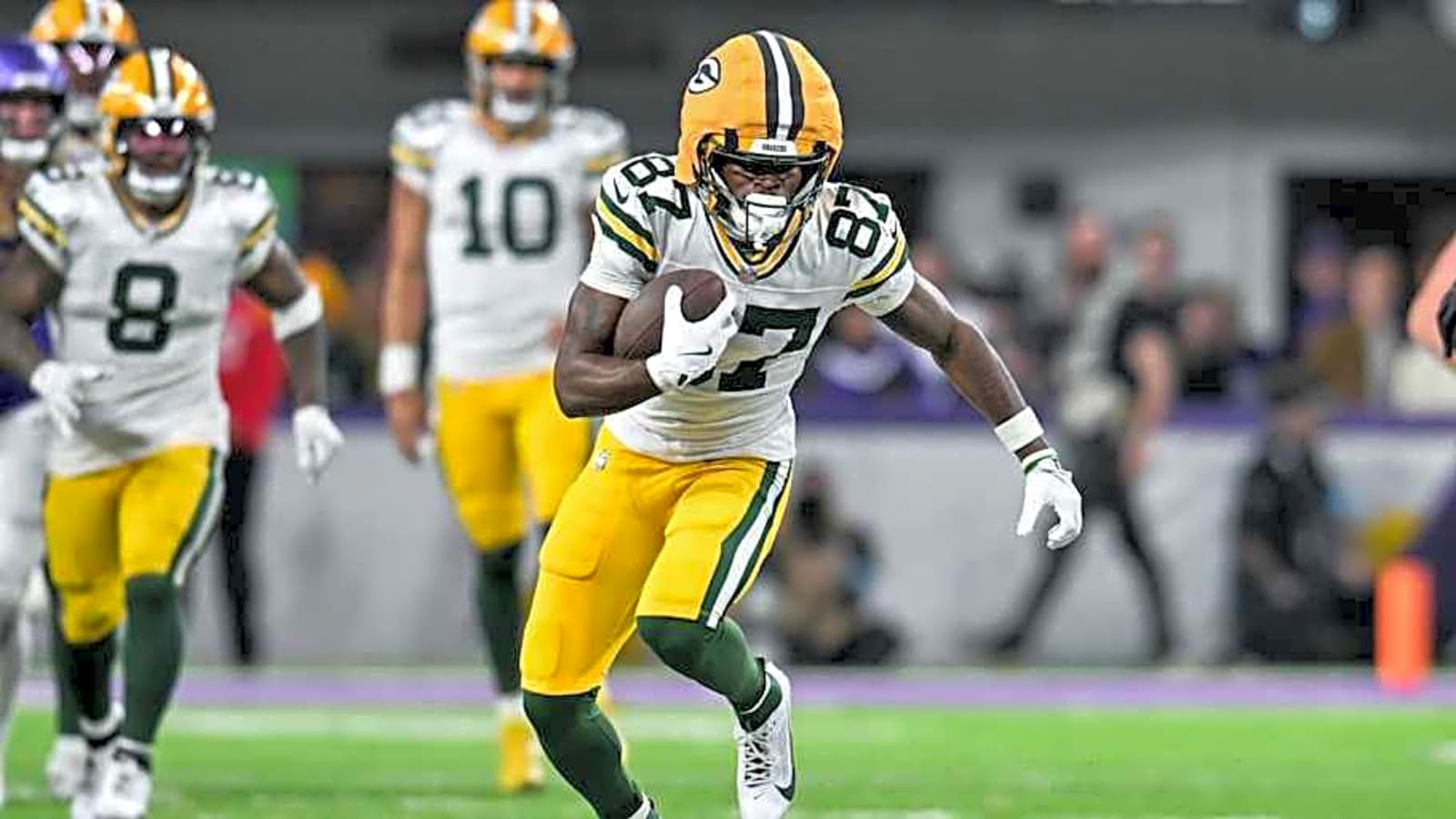 Insider Floats Possible WR for Steelers