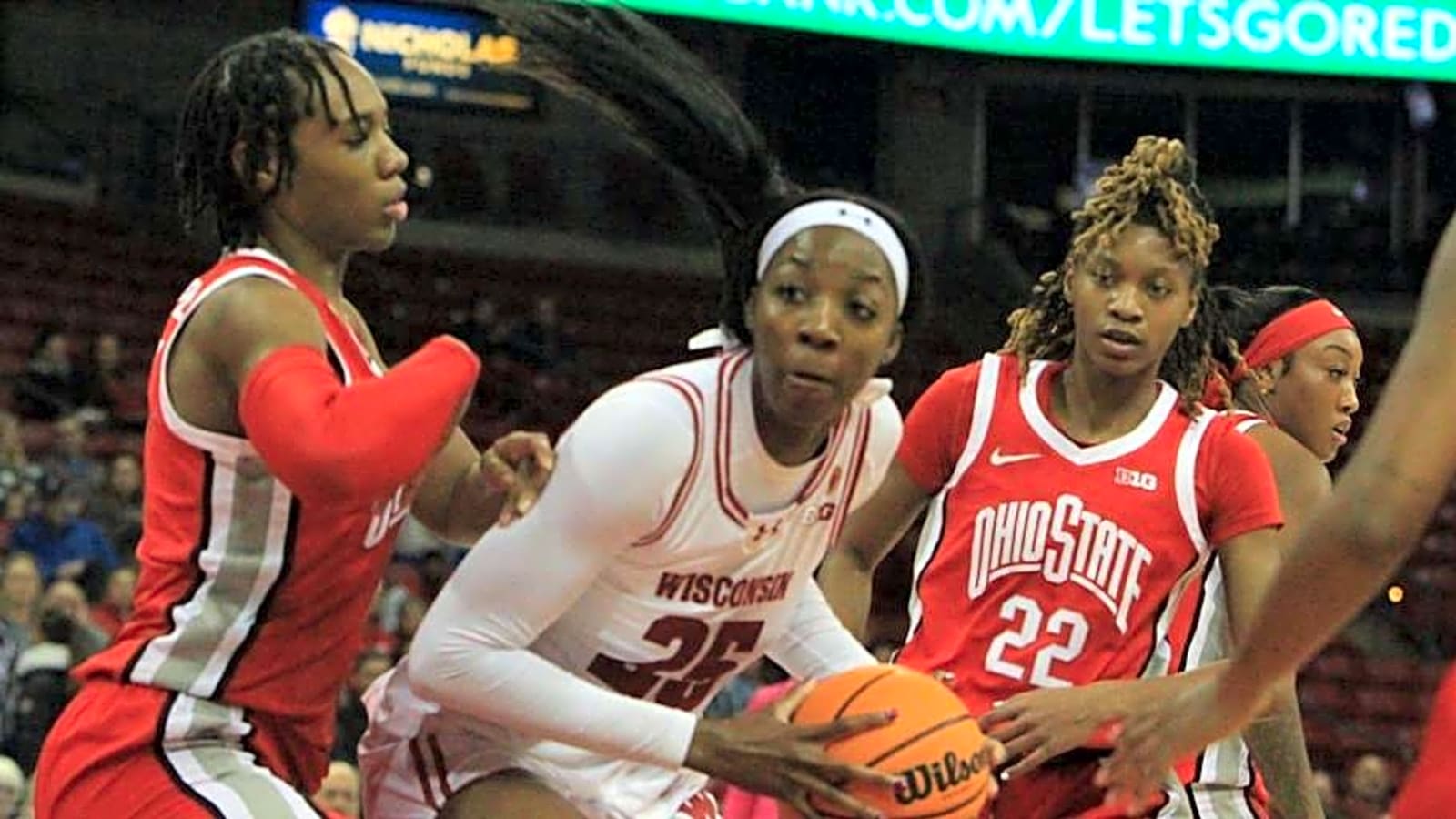Wisconsin Badgers women&#39;s basketball loses Serah Williams to Connecticut in transfer portal