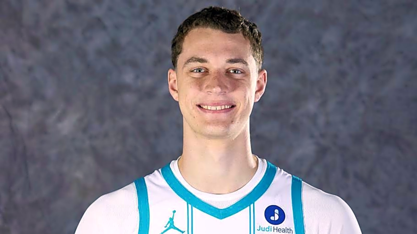 Hornets make interesting decision for opening night starting lineup