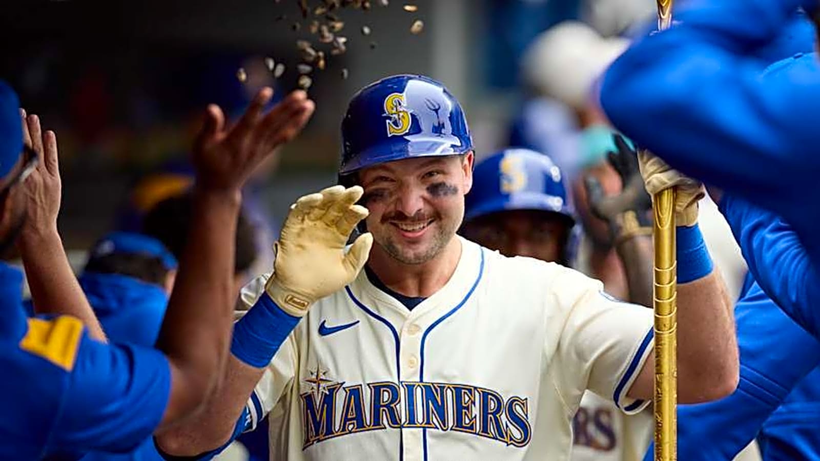 Mariners&#39; Cal Raleigh Makes Mickey Mangle Statement After Tying Record: &#39;A God&#39;