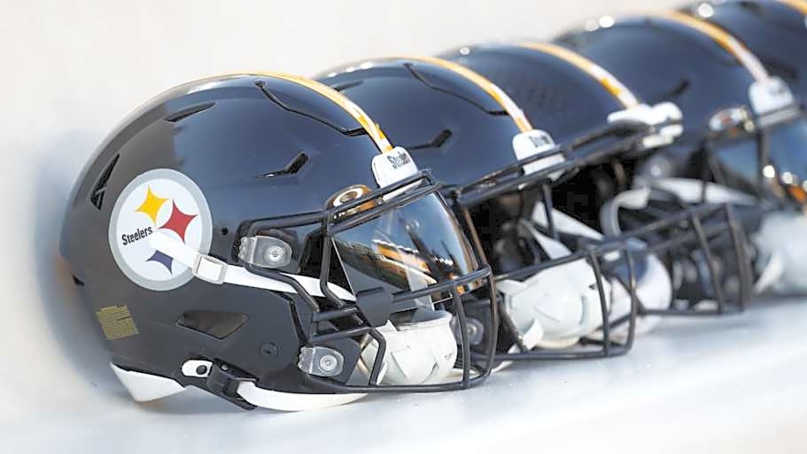 Titans Linked to WR Trade With Steelers