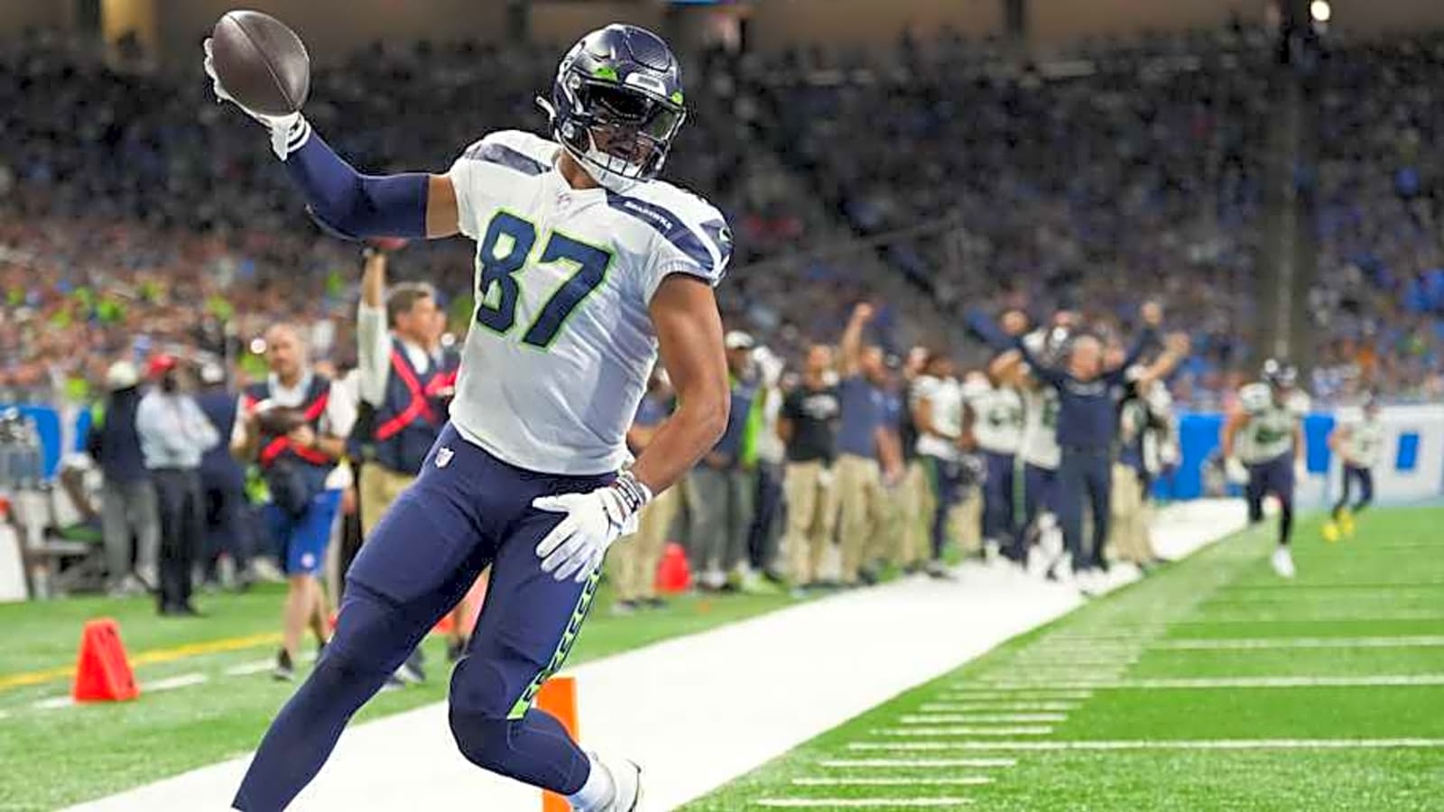 Former first-round tight end should be on the Browns radar after being released