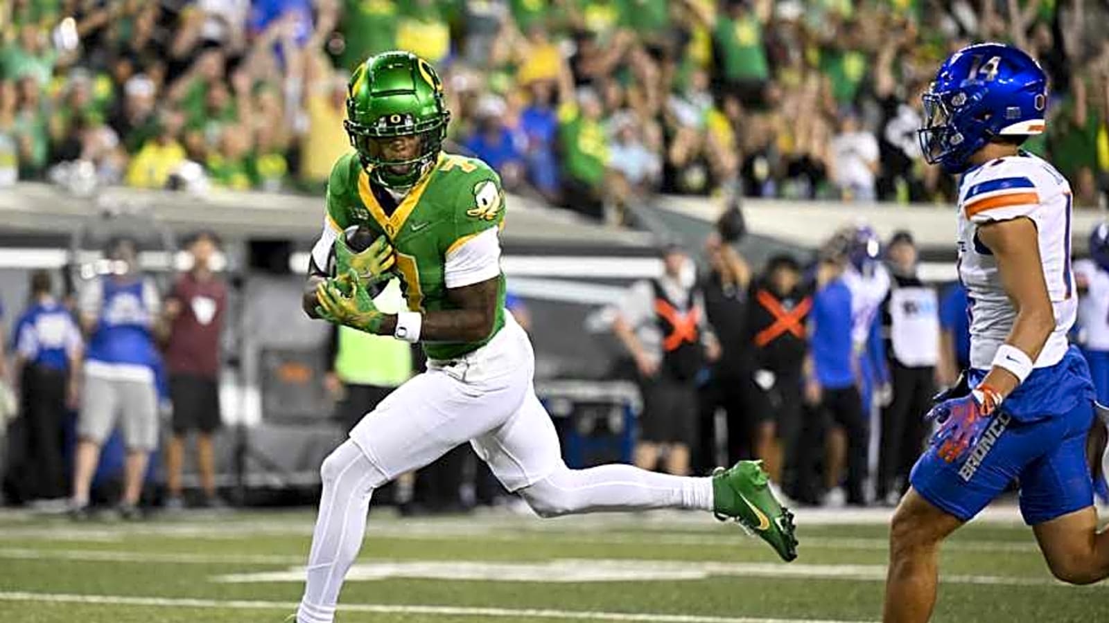 Oregon Ducks&#39; Dakorien Moore Reveals Motivation After Evan Stewart Injury