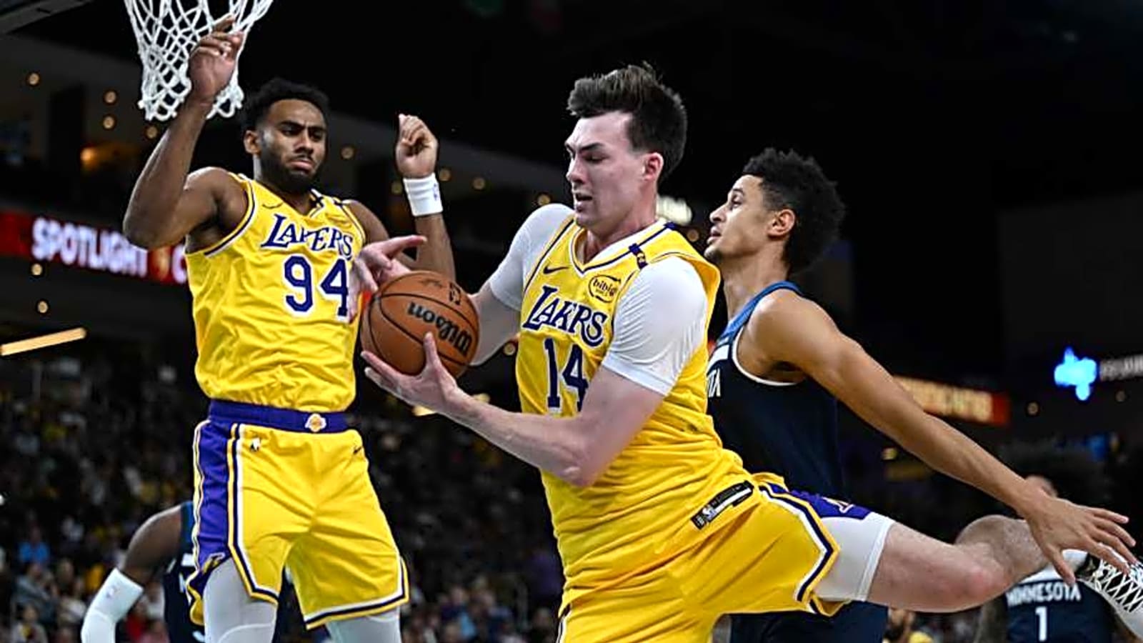 Ex-Los Angeles Lakers Center Signs With Orlando Magic