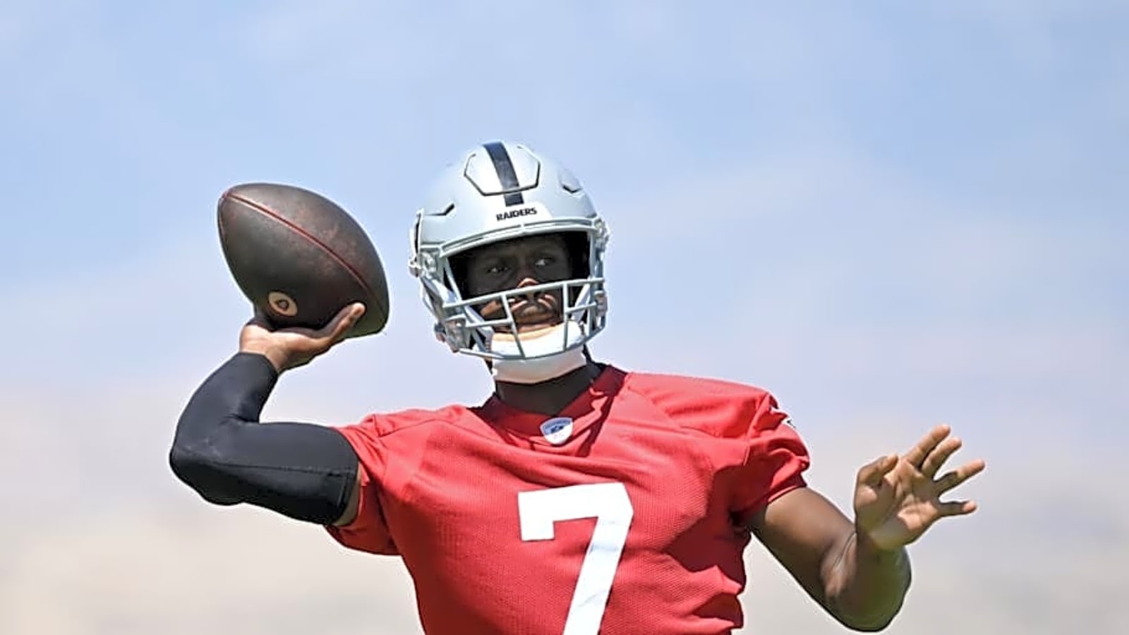Raiders&#39; Smith is One of the NFL&#39;s Best Quarterbacks