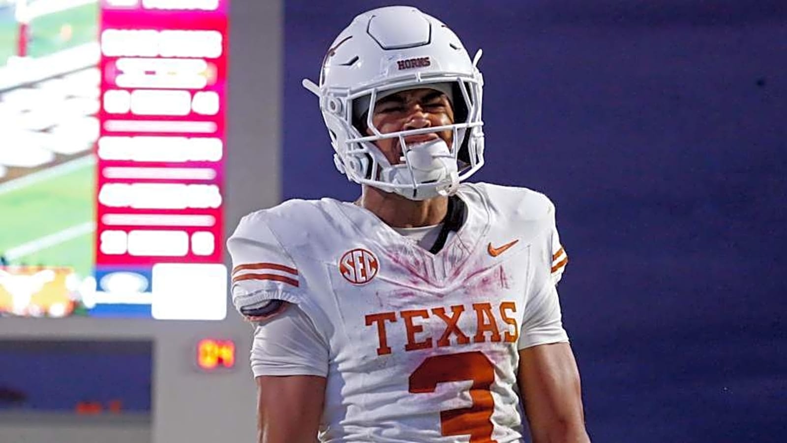 Texas Longhorns WR Suffers Injury vs. Michigan