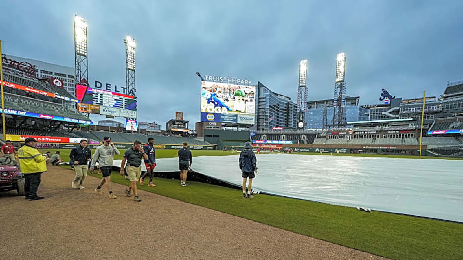 Braves vs Phillies Series Opener Enters Weather Delay