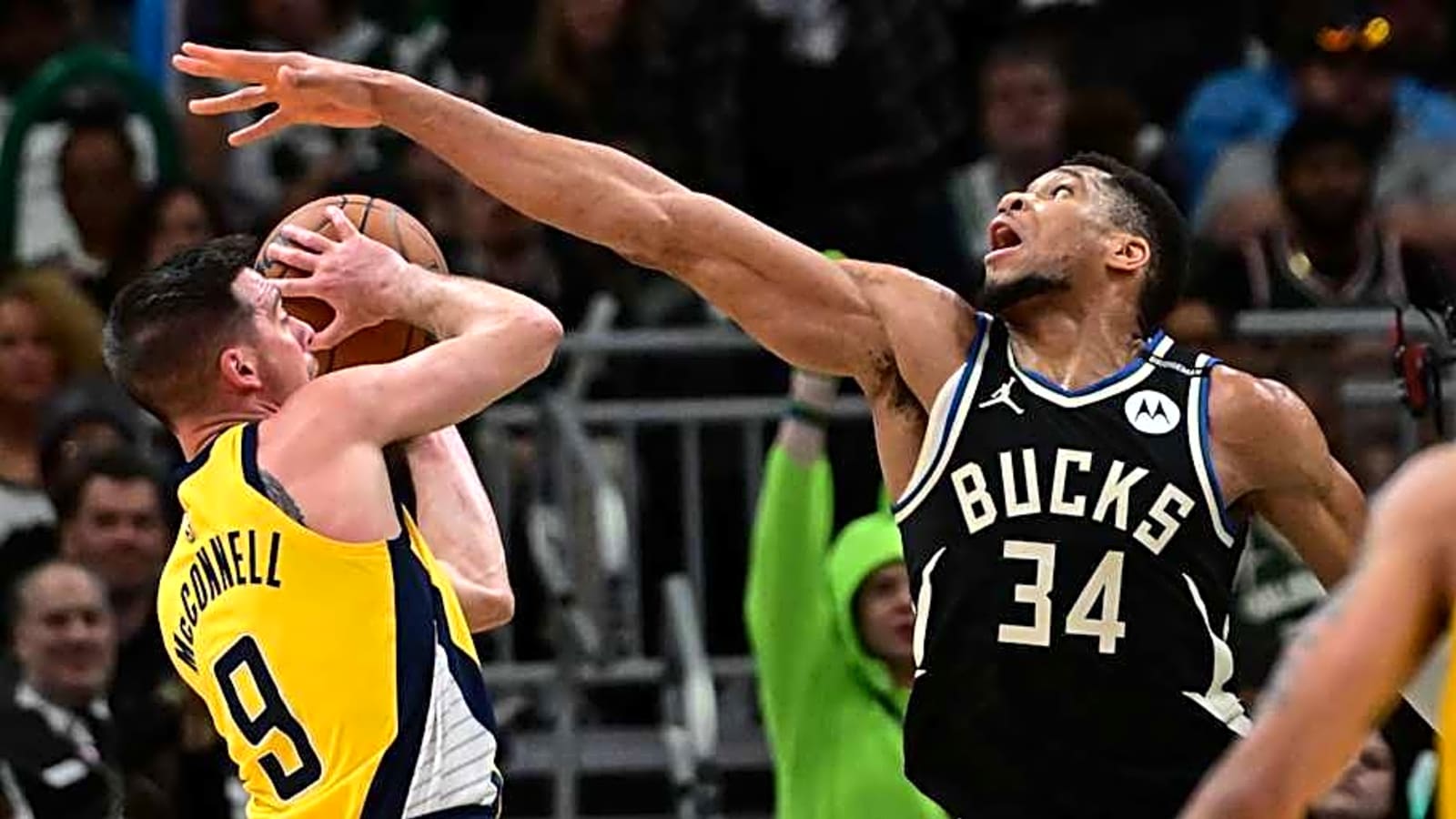 Bucks&#39; Giannis Antetokounmpo Trade Rumors Receive Unfortunate Update from NBA Insider