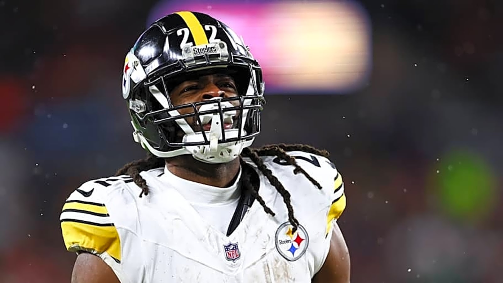 Najee Harris finally shows up to Chargers camp and fans don&#39;t know what to think