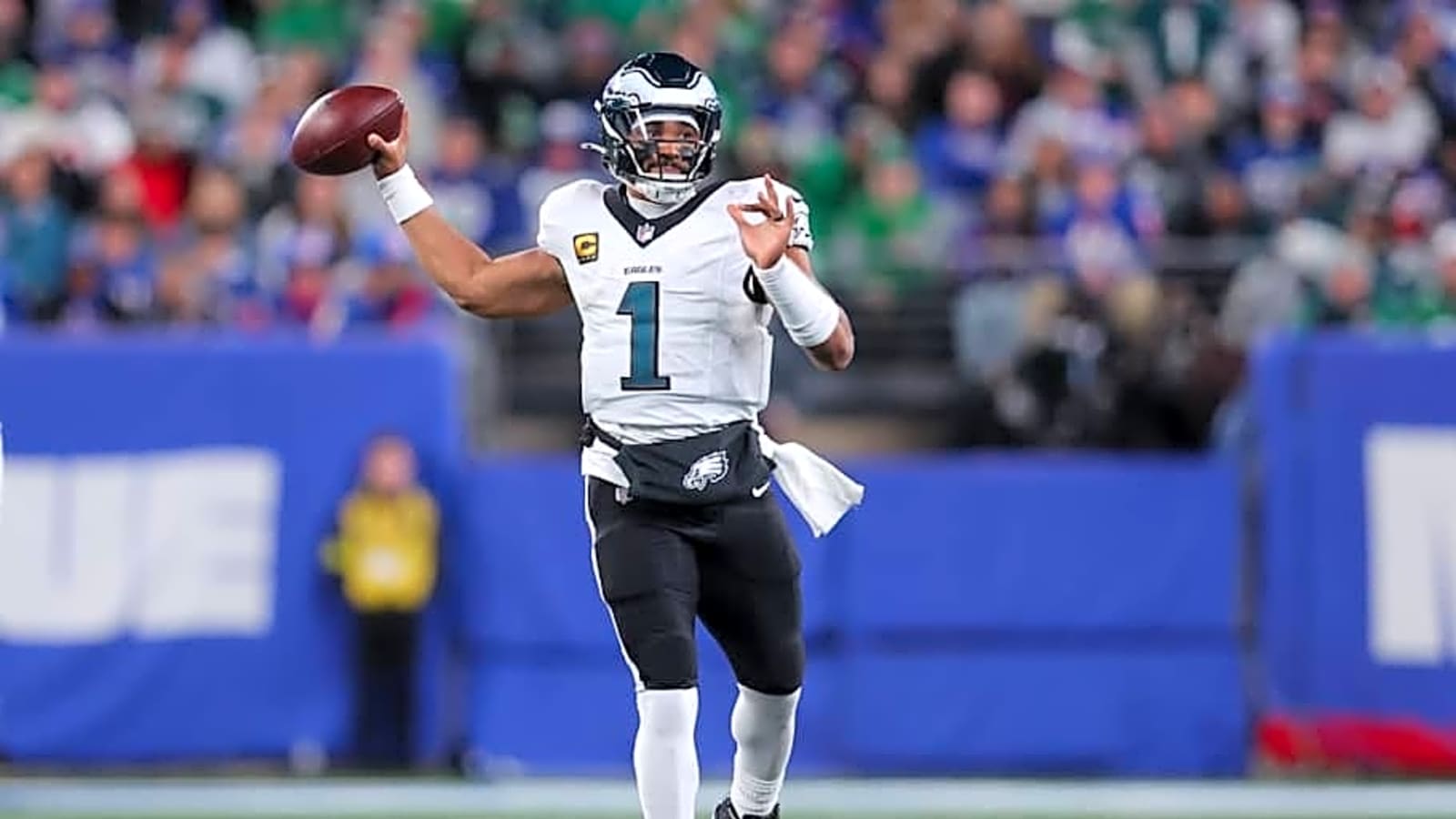 Eagles Trail One-Win Giants At Halftime, 20-17