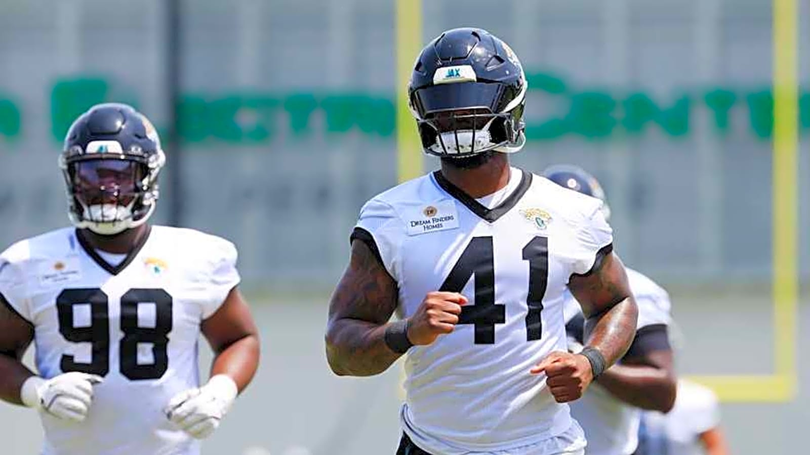 Jaguars&#39; Hines-Allen Explains Setting Tone for Young Players