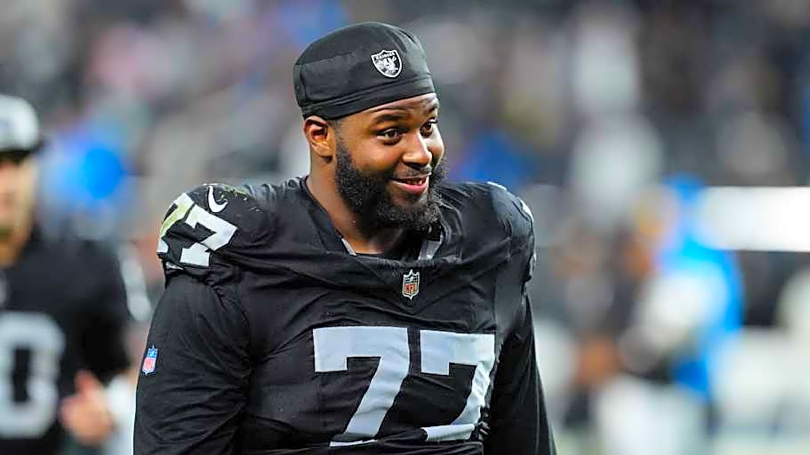 Patriots Sign Former Raiders OT to Active Roster