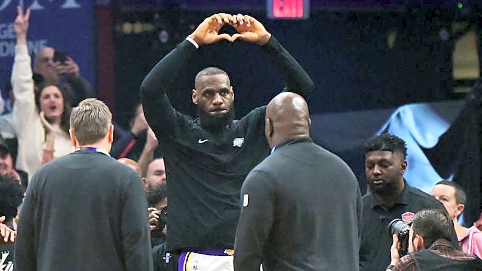 Lakers&#39; LeBron James Reacts to Cavaliers&#39; Major Announcement Amid Trade Rumors