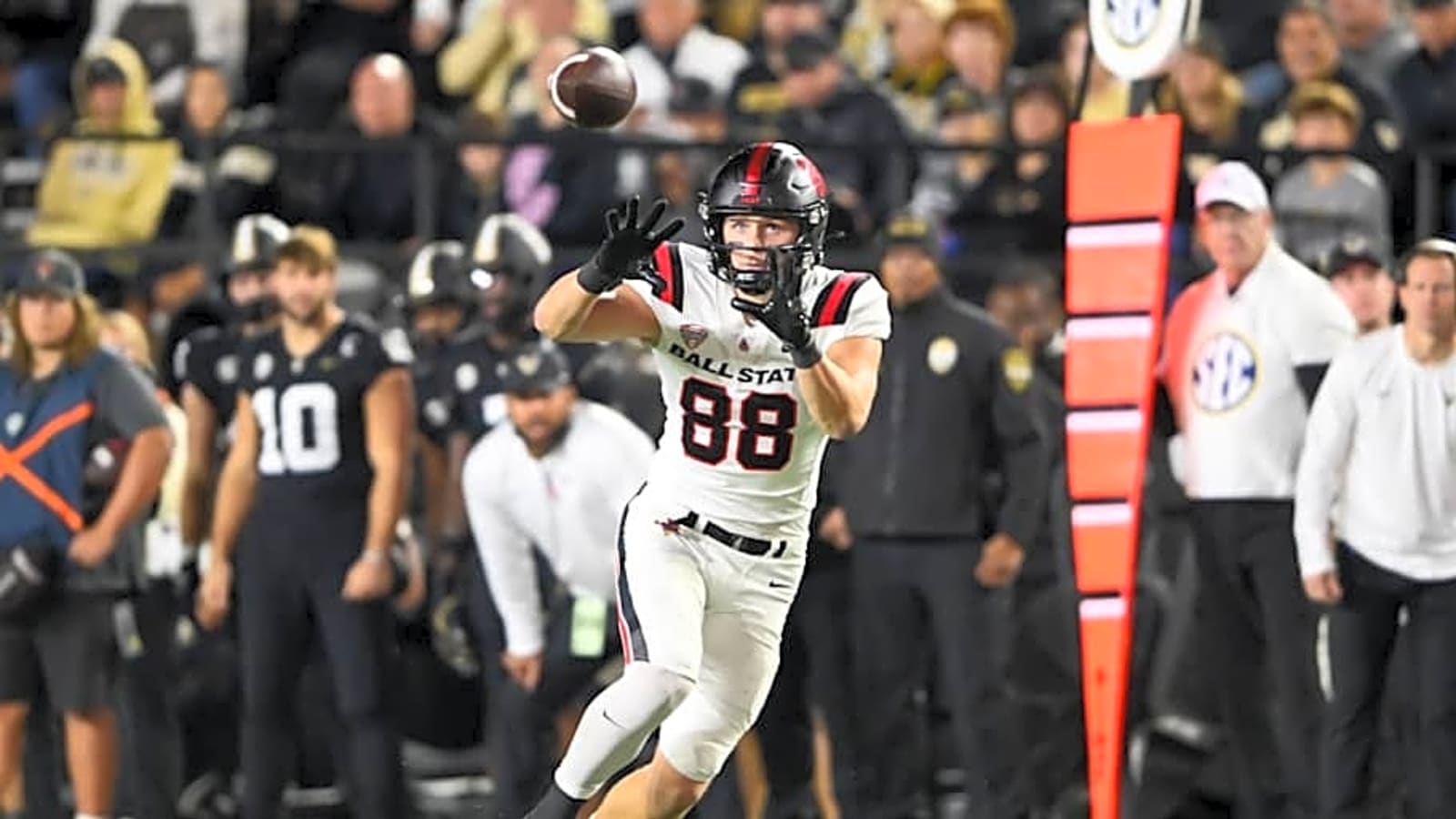 Houston Tight End Named to John Mackey Award Preseason Watchlist