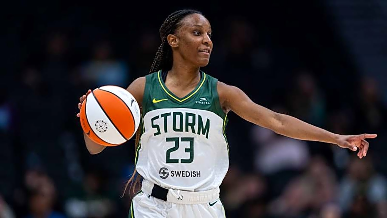 Phoenix Mercury Sign Former Stanford star