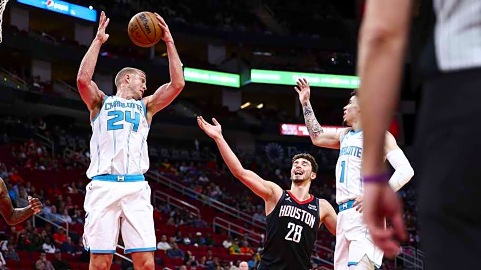 Why the Hornets-Mason Plumlee reunion isn&#39;t a sign of Jeff Peterson settling