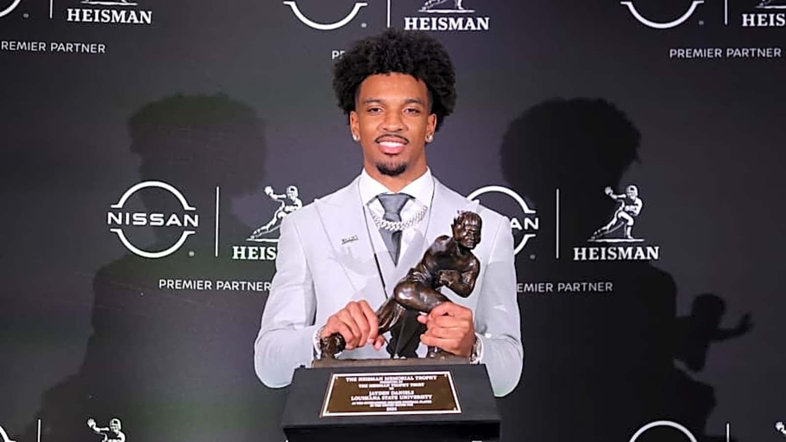 Commanders QB Jayden Daniels goes viral with Bengals’ Joe Burrow