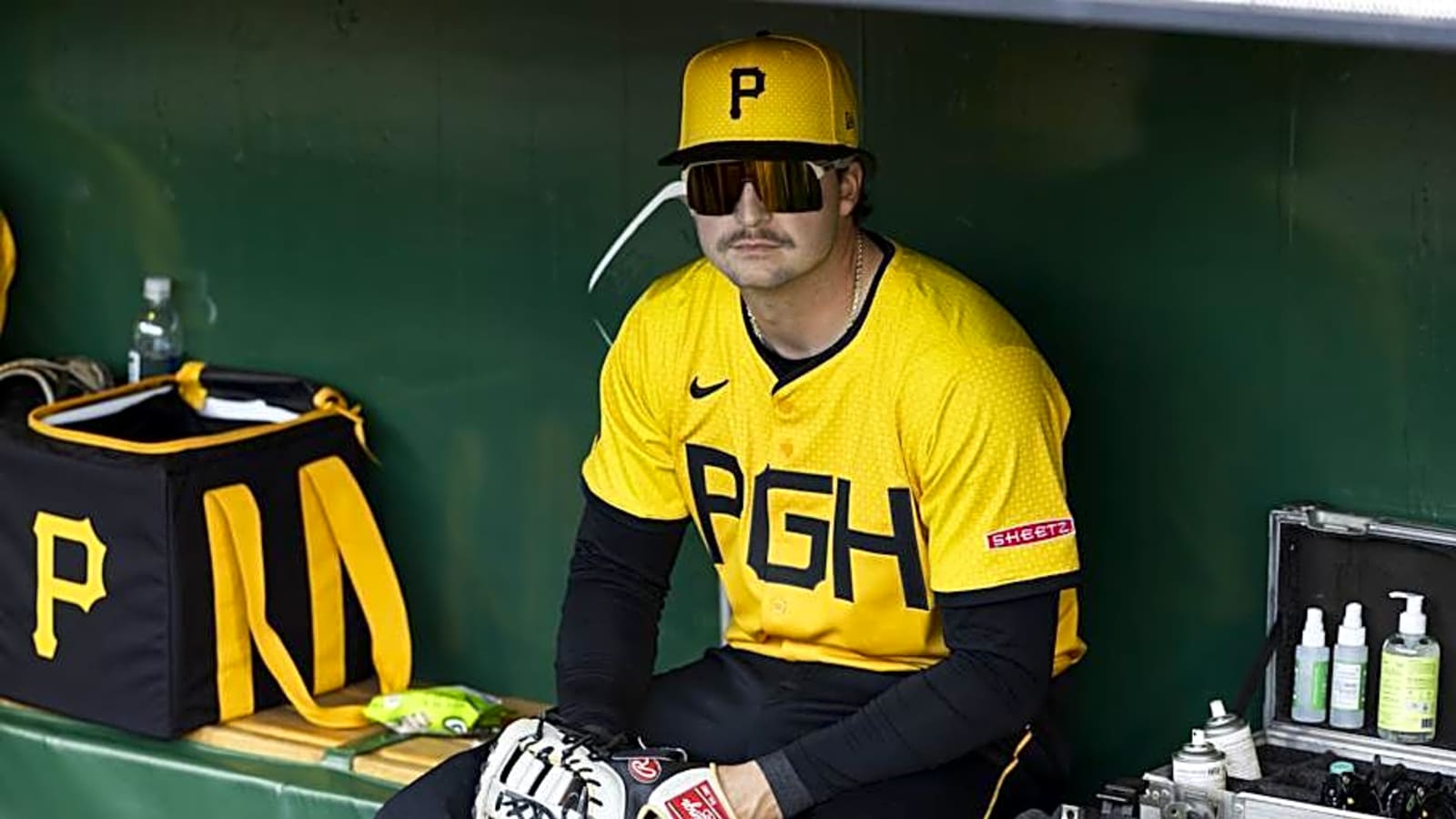 Dodgers Sign Former Pirates Rookie Utility Man