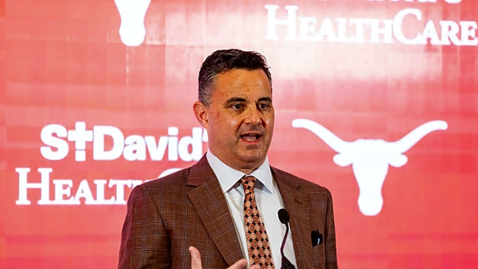 Texas Longhorns Officially Sign Two International Prospects