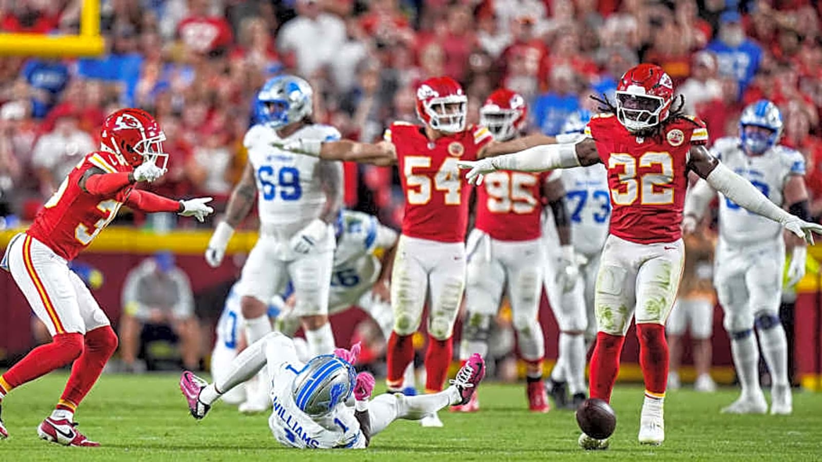 Bolton Details Competition Chiefs Share at Linebacker Each Week