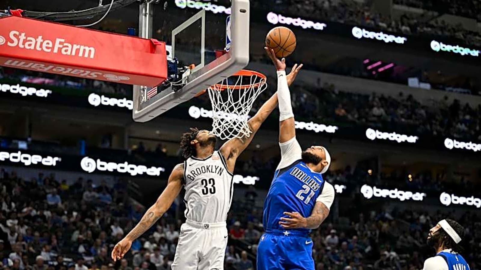 Lakers Likely Trade Package for Rumored Center Target Revealed