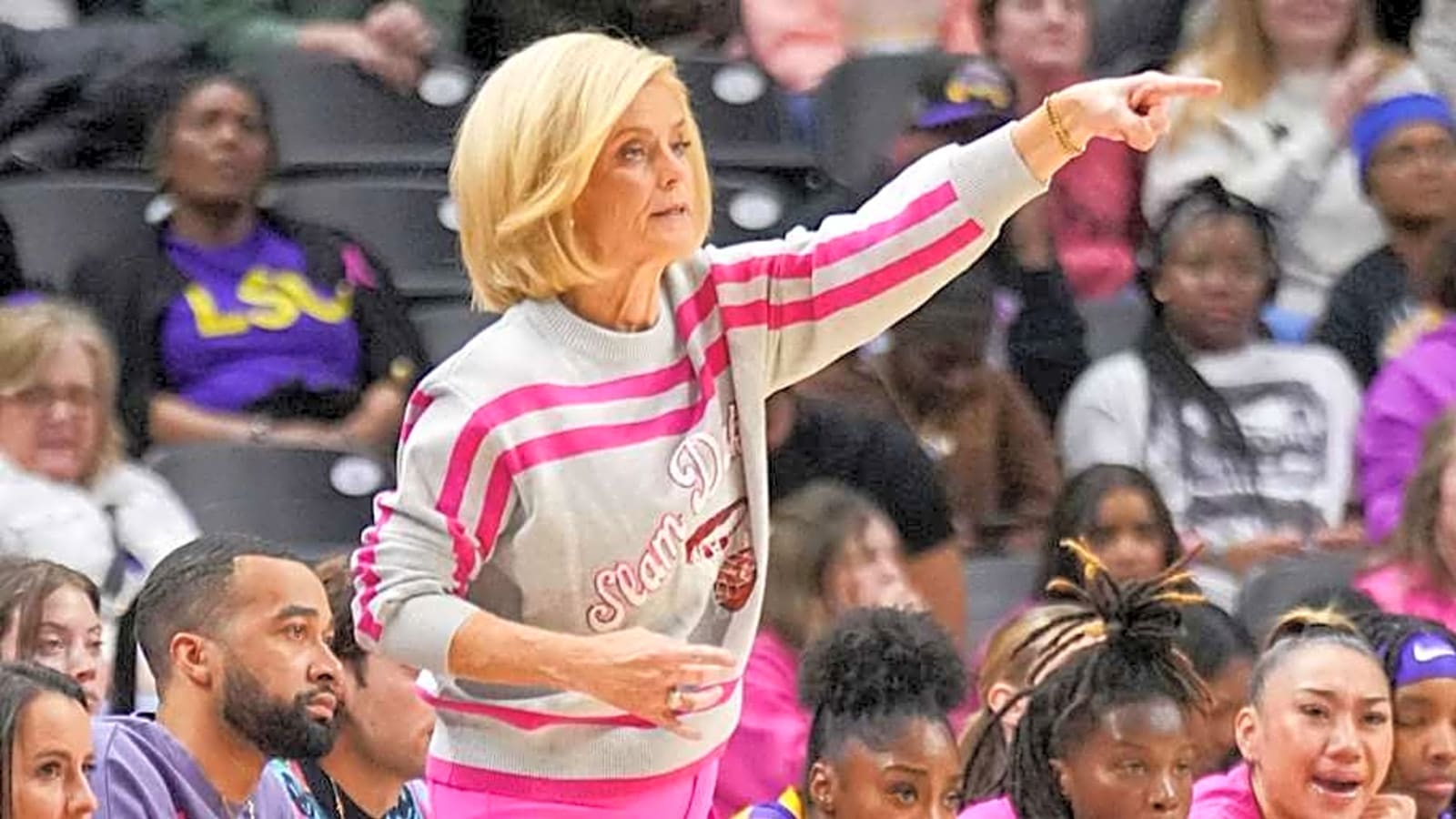 Kim Mulkey, LSU Women&#39;s Basketball to Host Five-Star, Top-10 Prospect in America