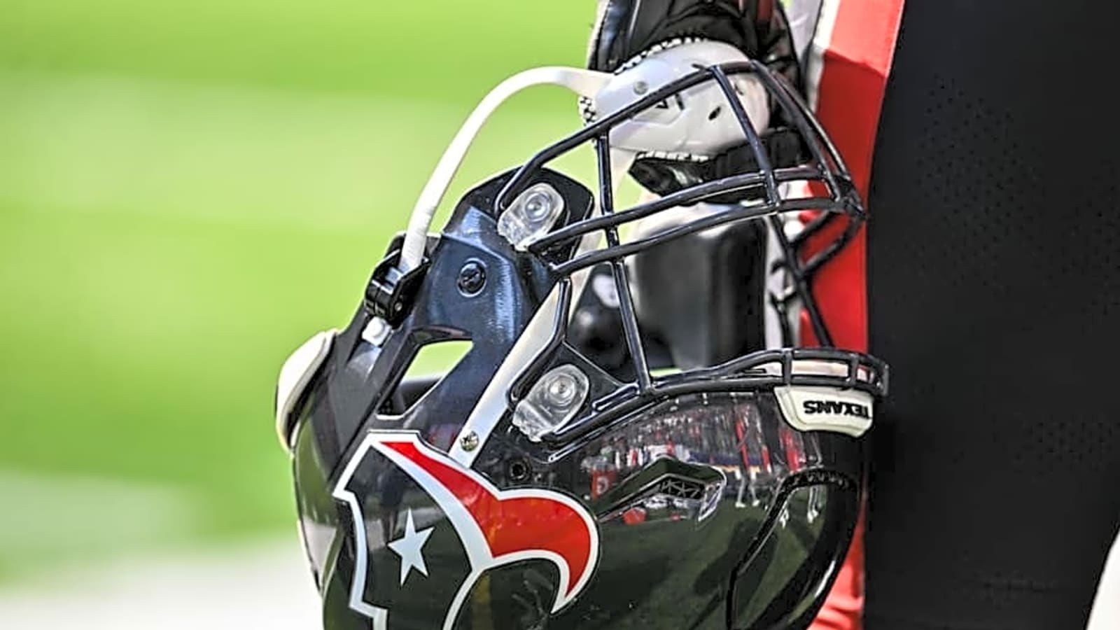 Texans Newcomer Facing Brutal Label Entering 2025 NFL Season